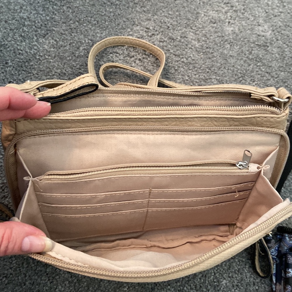 2 crossbody purses - Picture 3 of 9